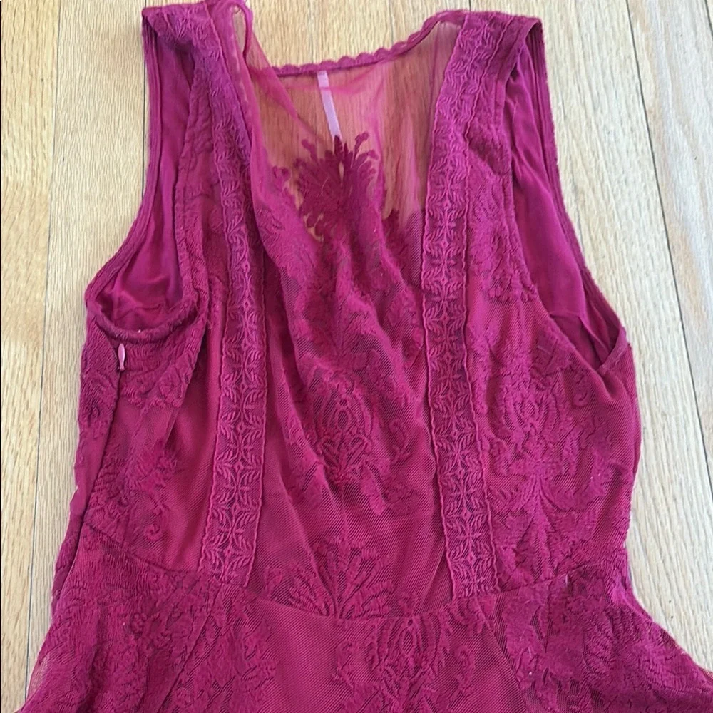 Free people lace dress ! So flattering - Picture 3 of 4